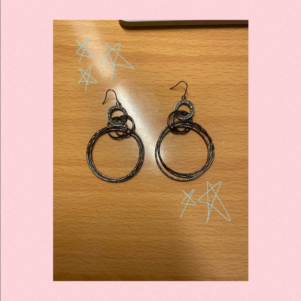 Caché Earrings